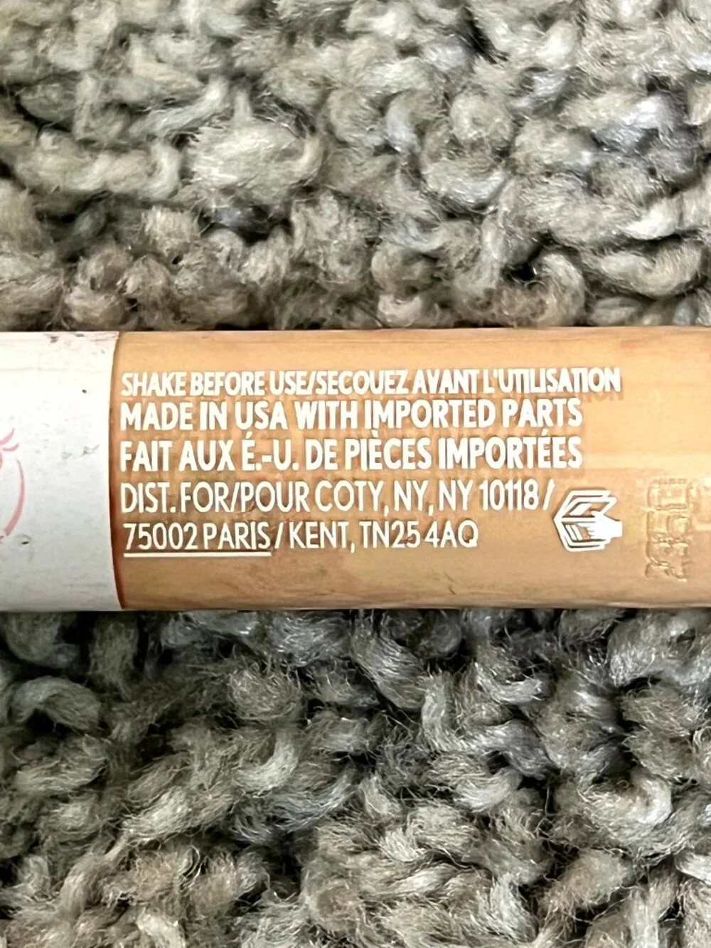 COVERGIRL Clean Fresh Hydrating Concealer Light Medium 0.23 Fl Ounce